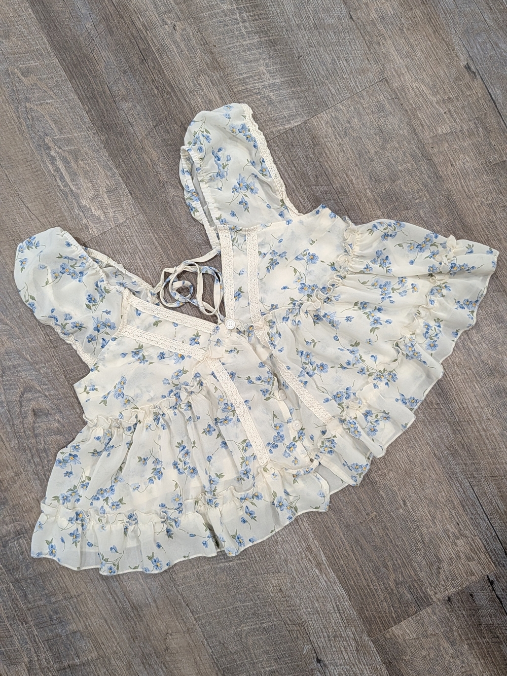 SHEIN Cream Floral Ruffle Hooded Crop Top with Blue Flowers
